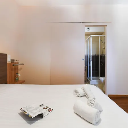 Logis L'auberge D'alex Hotel 2*